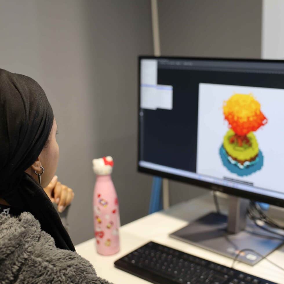 MetStudios student at a computer learning